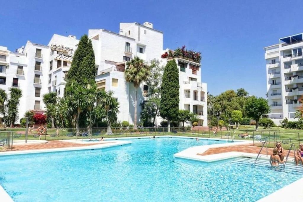 Caprichoso Apartamento En El Corazon De Puerto Banus Marbella Bagian luar foto