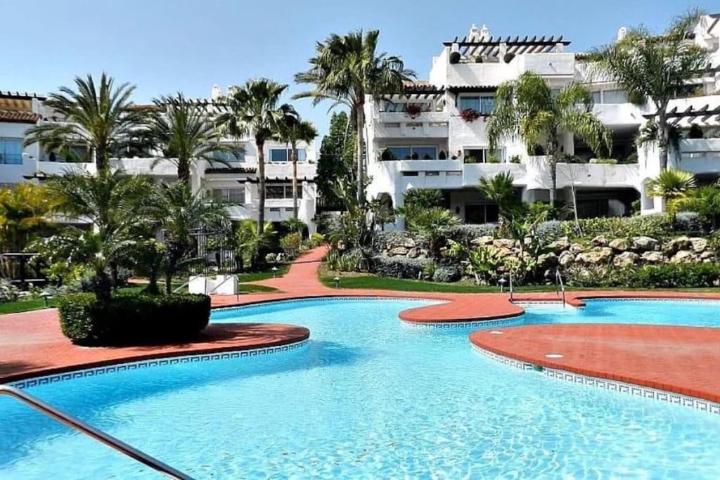 Caprichoso Apartamento En El Corazon De Puerto Banus Marbella Bagian luar foto