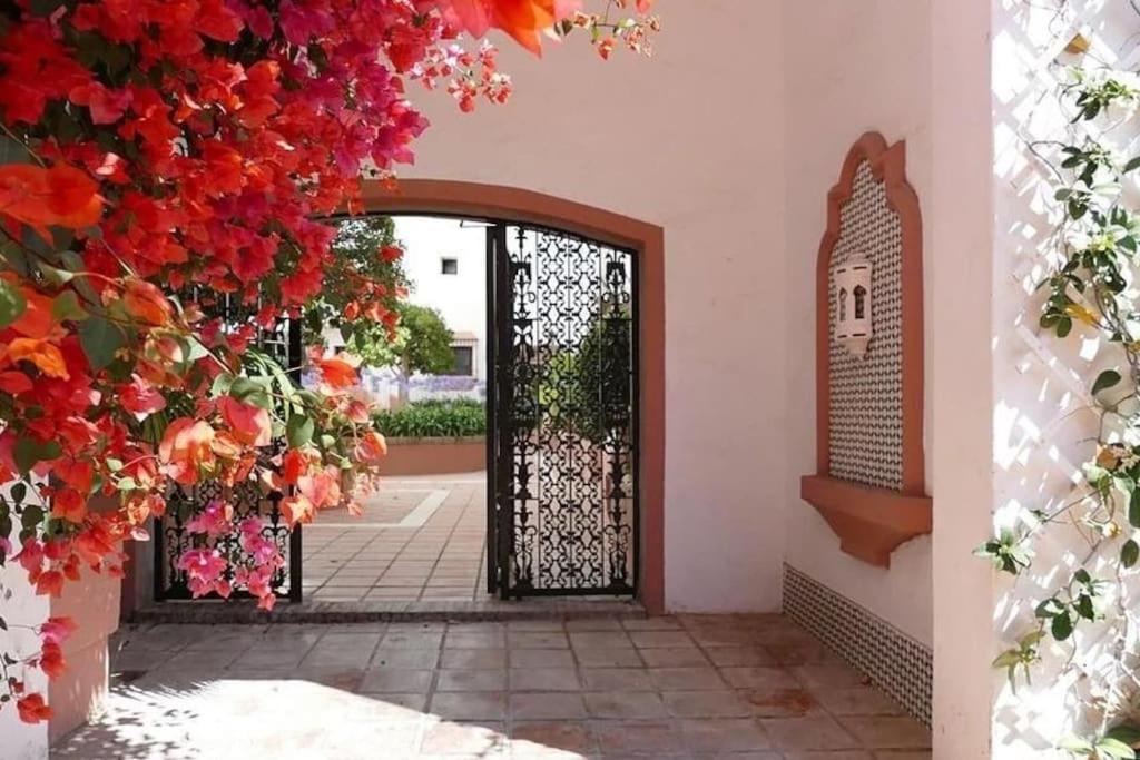 Caprichoso Apartamento En El Corazon De Puerto Banus Marbella Bagian luar foto